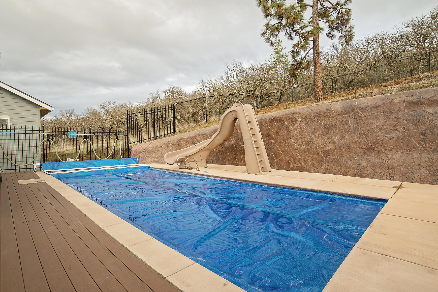 1360 Poppy Ridge Drive Eagle Point, OR 97524 - Photo 28 of 34 a view of outdoor space and deck
