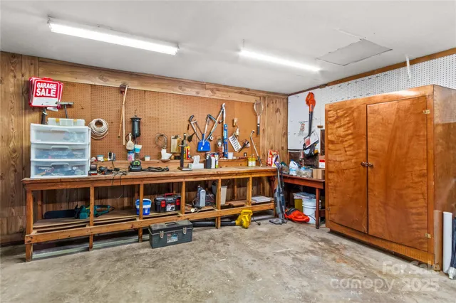 a view of an outdoor space