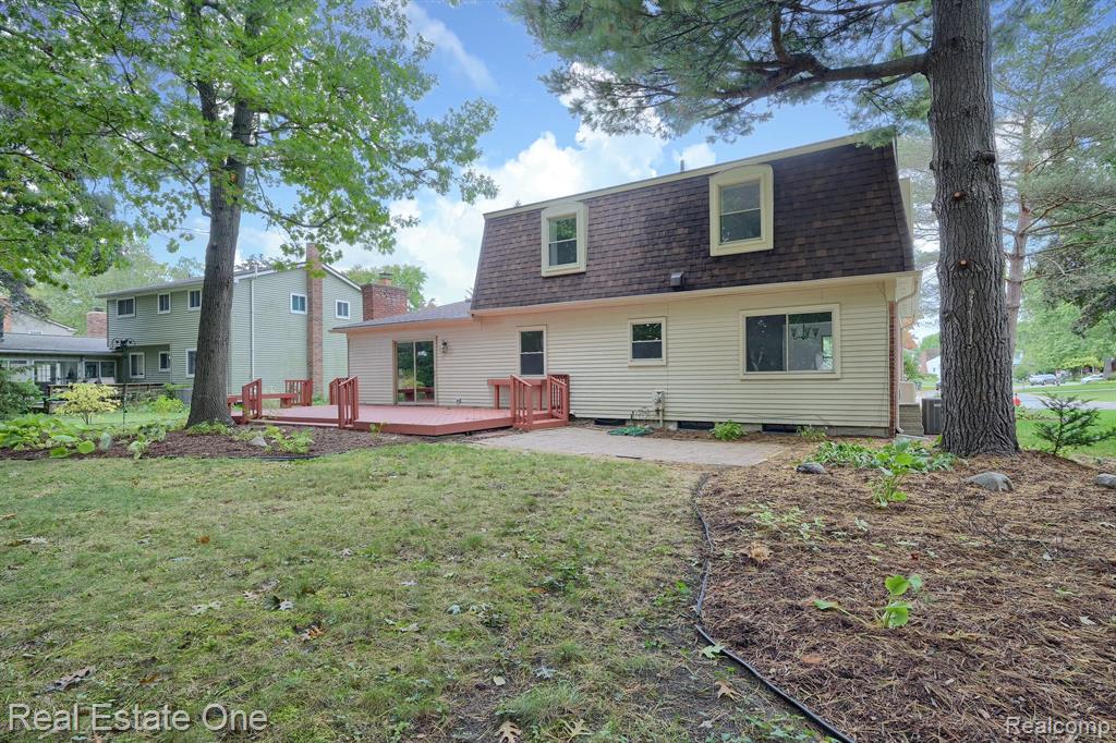 2449 Eaton Gate Road Lake Orion, MI 48360 - Photo 27 of 37 Gallery Image 27