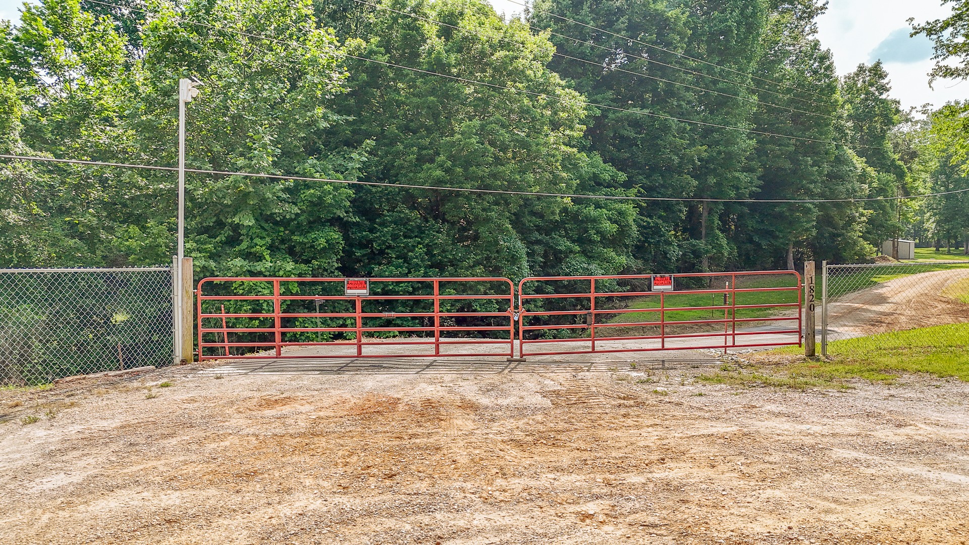 1820 Pinhook Road Savannah, TN 38372 - Photo 11 of 57 a backyard of a house