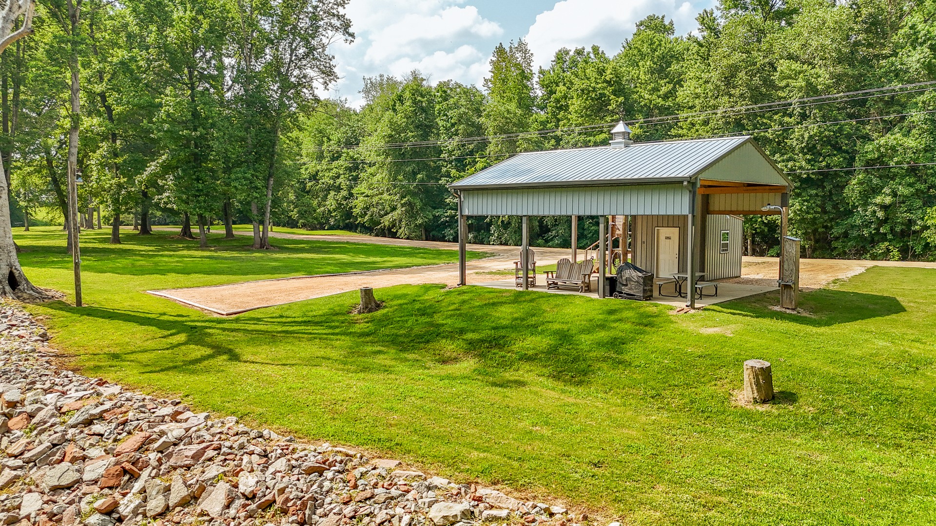 1820 Pinhook Road Savannah, TN 38372 - Photo 18 of 57 a view of a patio with table and chairs under an umbrella