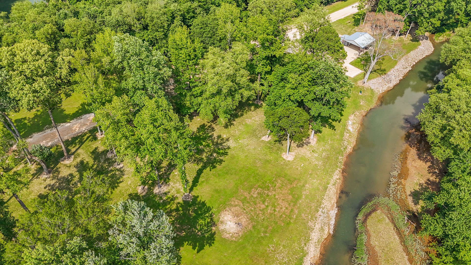 1820 Pinhook Road Savannah, TN 38372 - Photo 2 of 57 a view of a garden