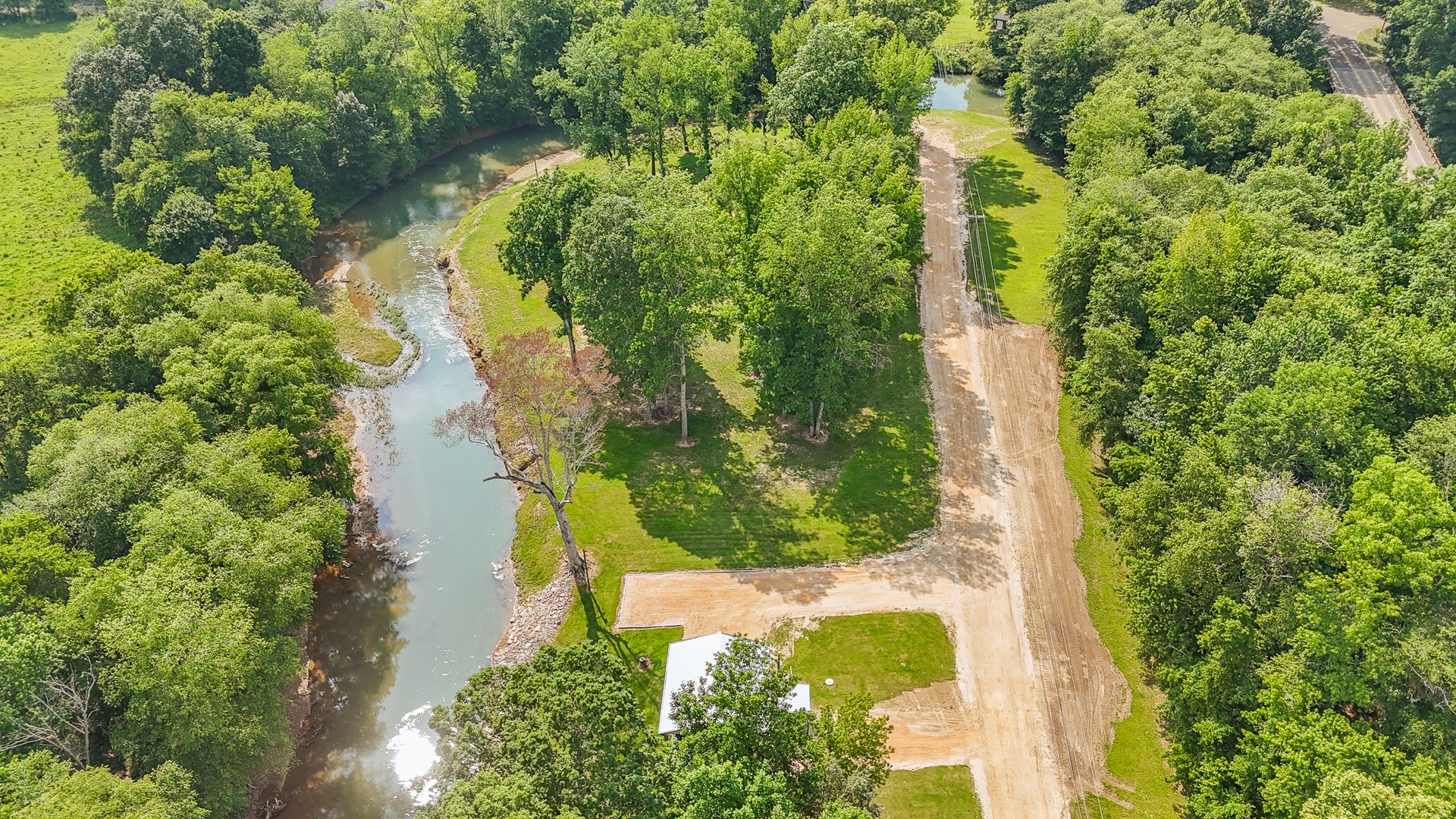1820 Pinhook Road Savannah, TN 38372 - Photo 3 of 57 a view of a yard with plants