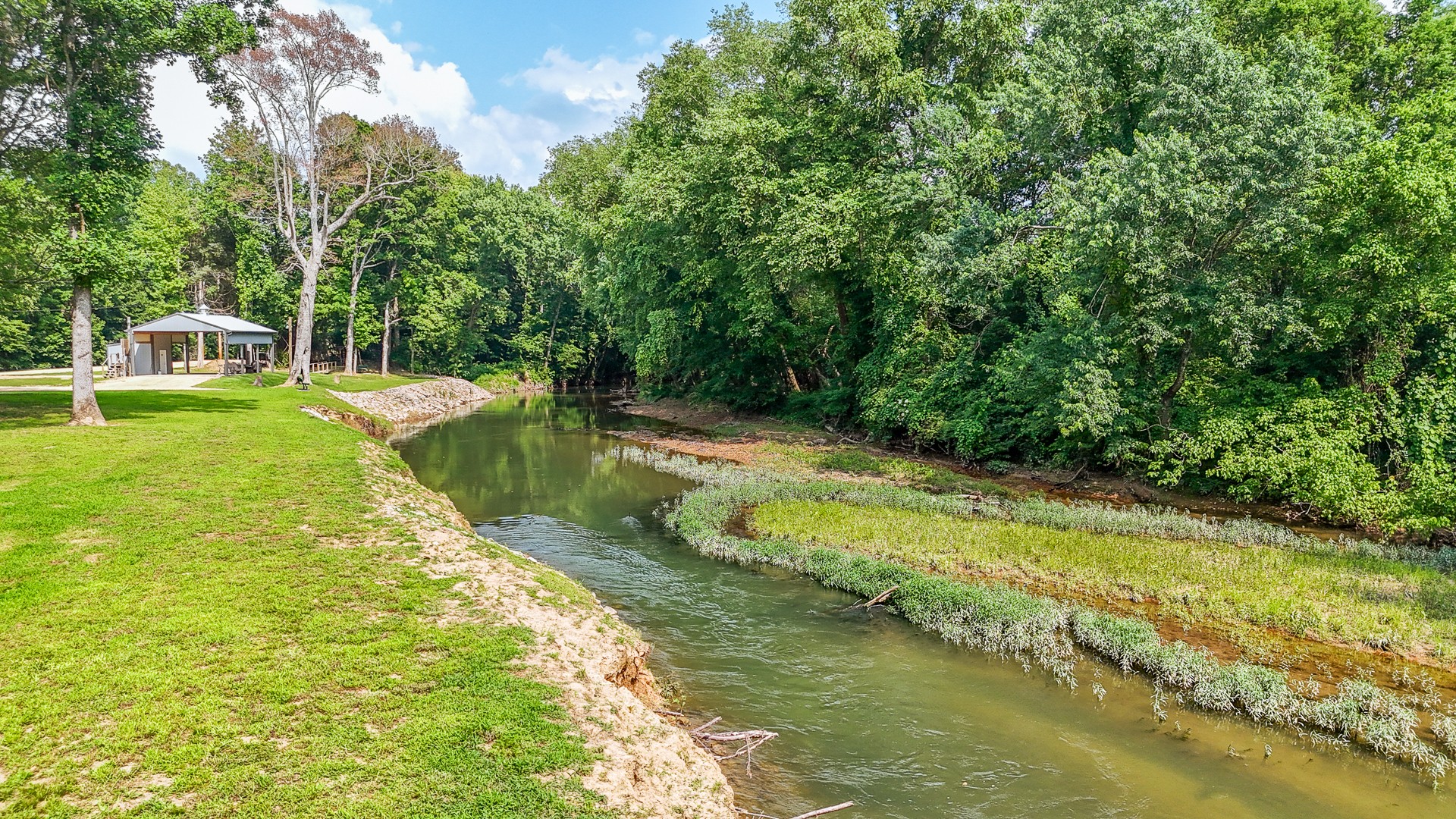 1820 Pinhook Road Savannah, TN 38372 - Photo 33 of 57 a view of a swimming pool with a garden