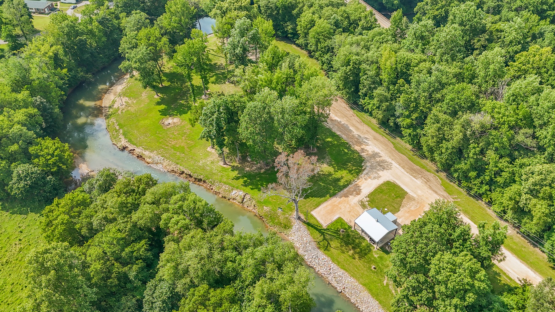 1820 Pinhook Road Savannah, TN 38372 - Photo 4 of 57 a view of a yard with plants