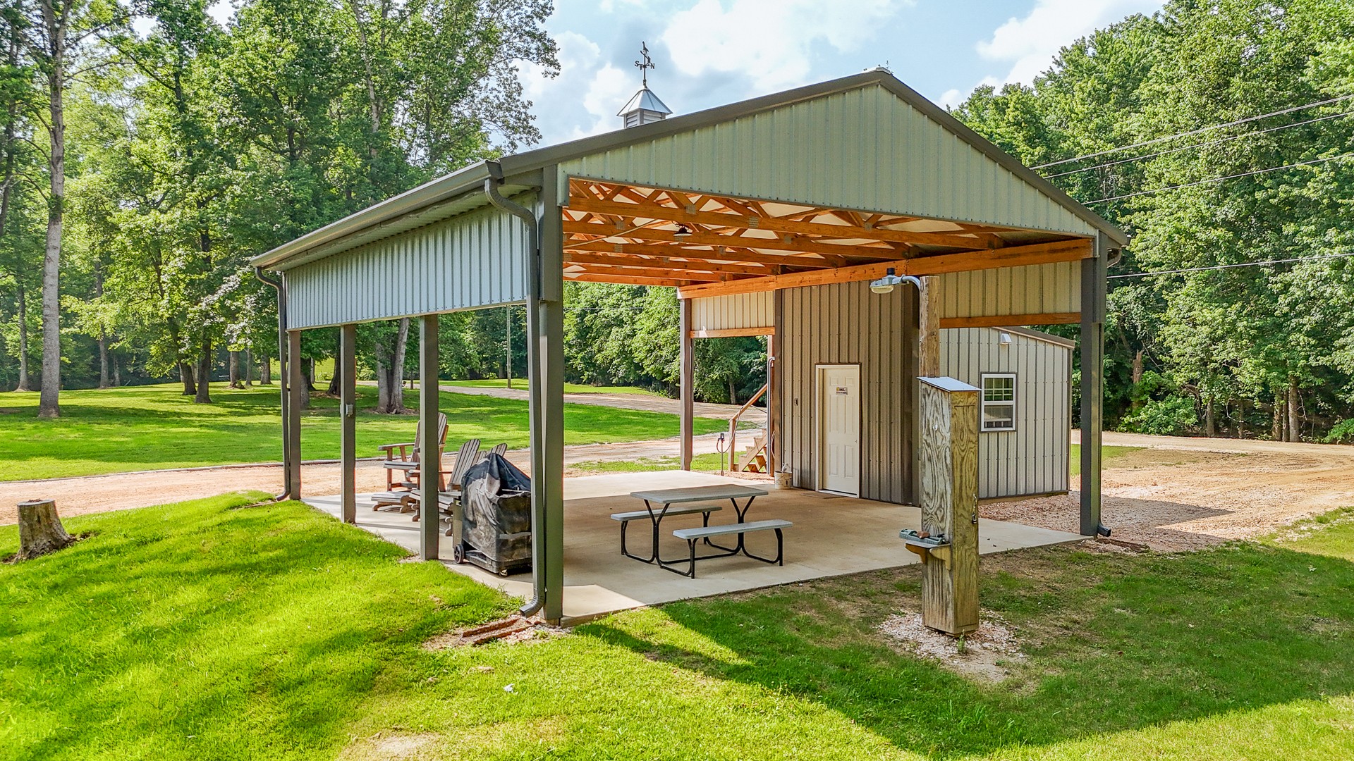 1820 Pinhook Road Savannah, TN 38372 - Photo 46 of 57 a view of a house with backyard
