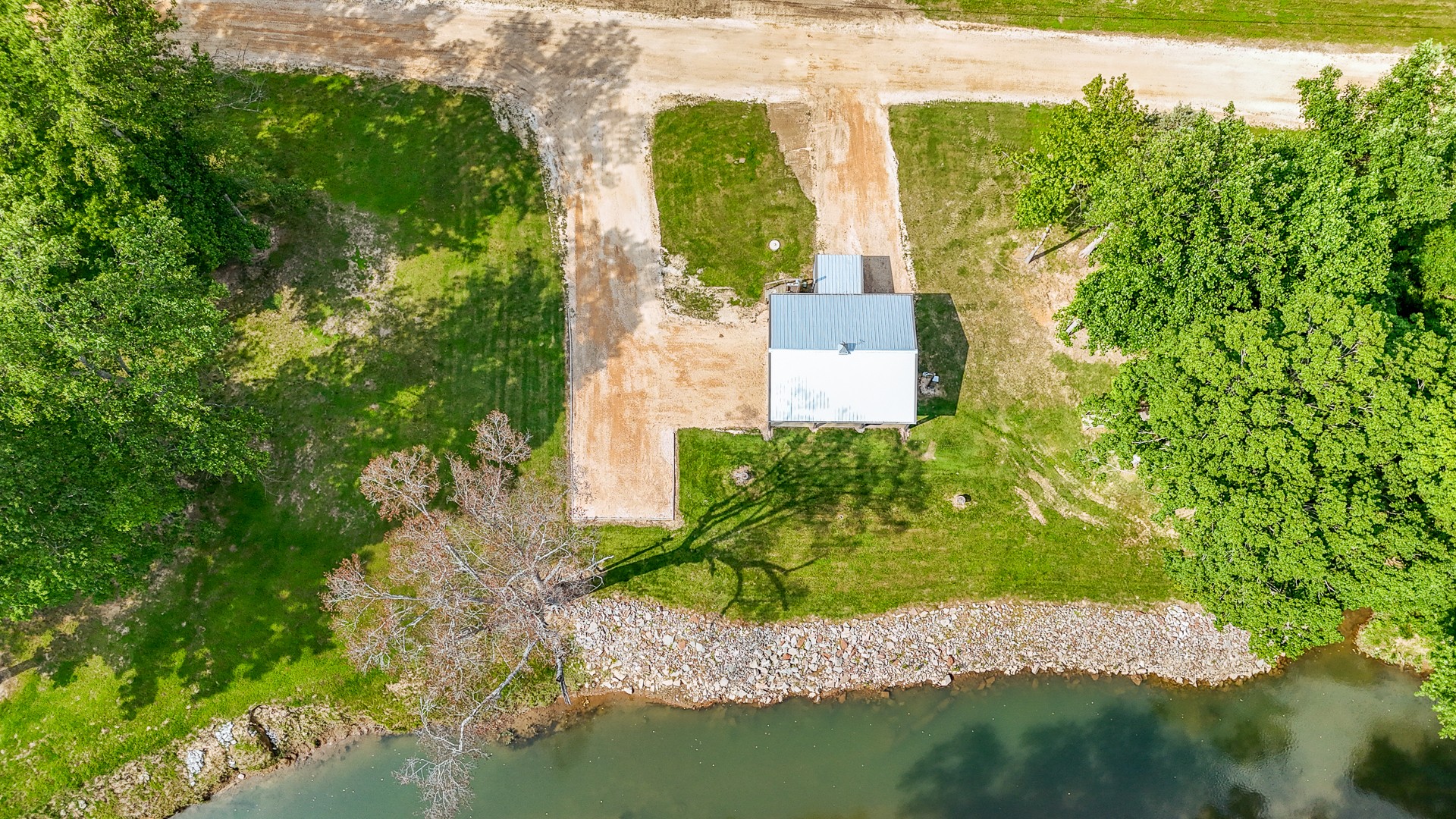 1820 Pinhook Road Savannah, TN 38372 - Photo 55 of 57 a view of a garden with plants