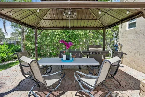 $899,988 | 5340 Northwest 103rd Way, Coral Springs, FL 33076