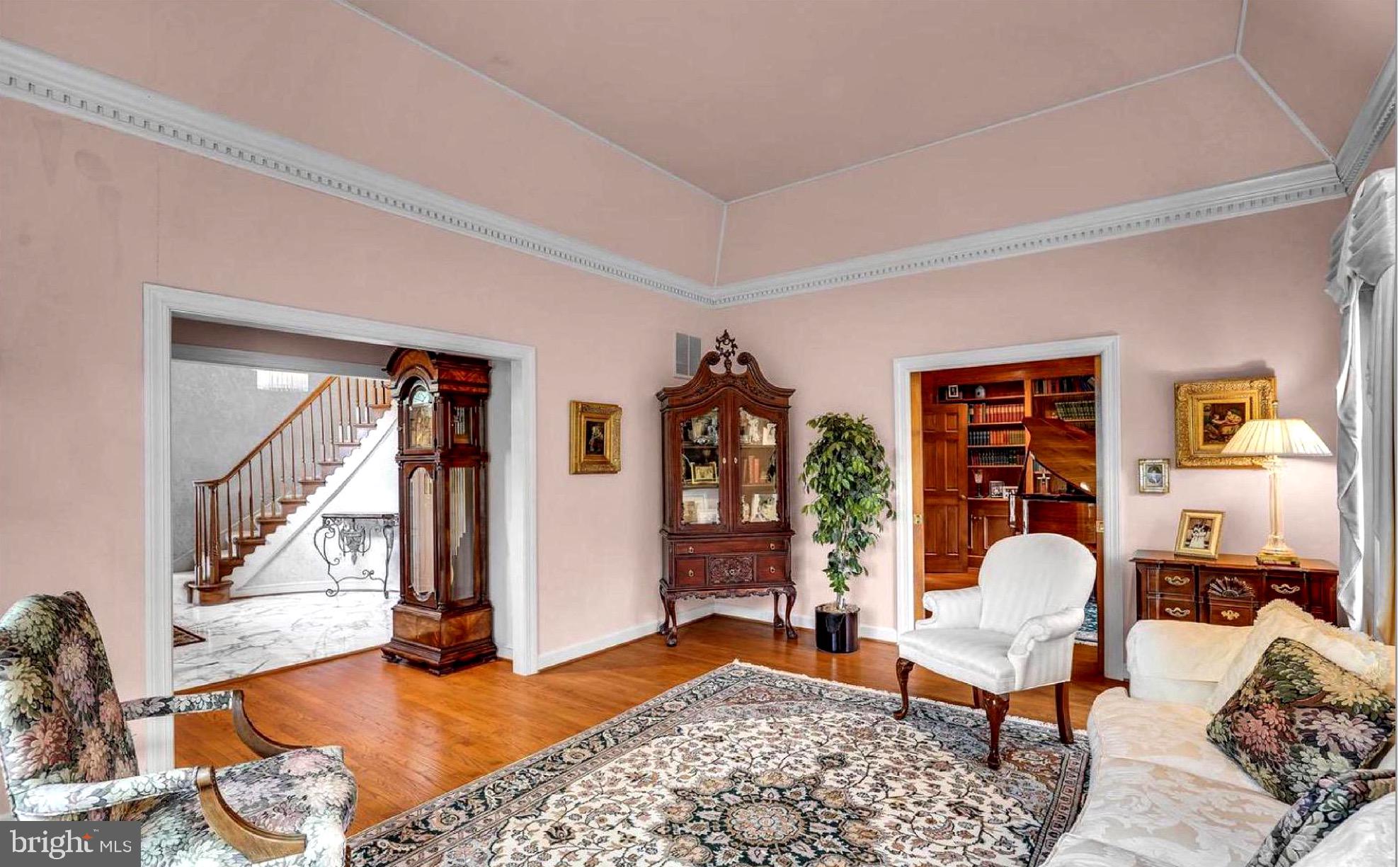 10700 Hunters Run Court Vienna, VA 22181 - Photo 7 of 58