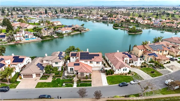 $649,000 | 8740 Laguna Drive, Chowchilla, CA 93610