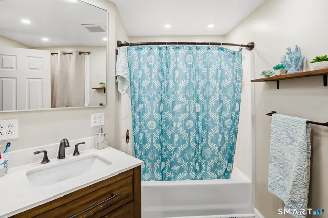 $449,900 | 39 Inchcliffe Drive, Ledyard, CT 06335