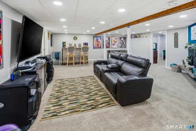 $449,900 | 39 Inchcliffe Drive, Ledyard, CT 06335