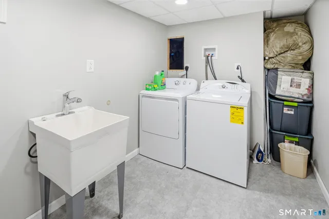 $449,900 | 39 Inchcliffe Drive, Ledyard, CT 06335