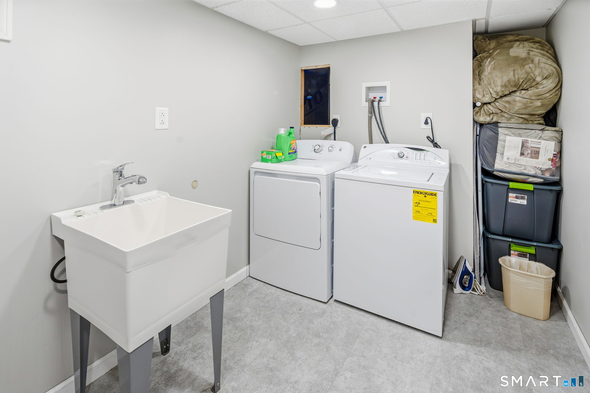 39 Inchcliffe Drive Ledyard, CT 06335 - Photo 39 of 40 a utility room with dryer and washer
