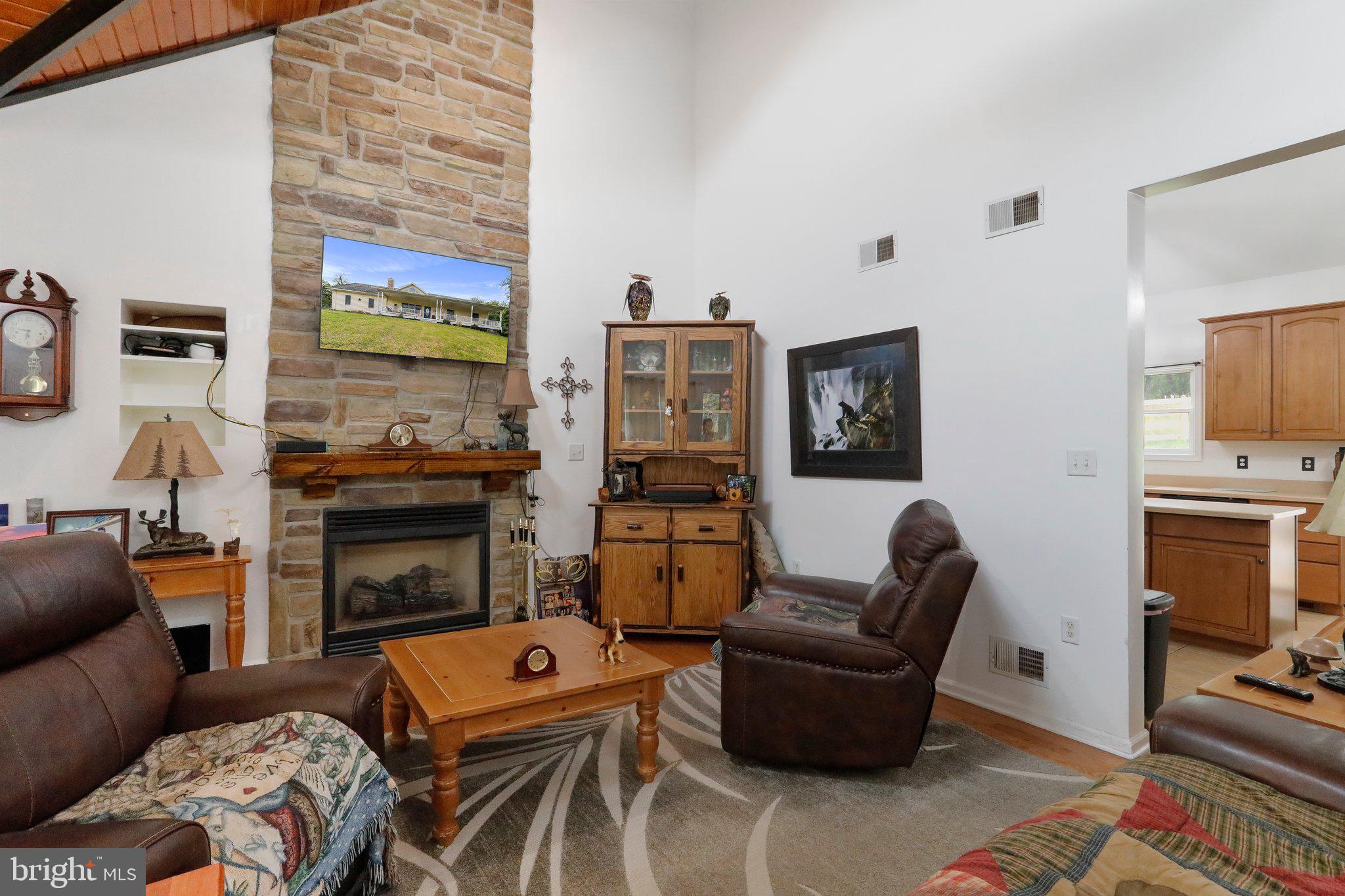 96 Woodbrier Road Berkeley Springs, WV 25411 - Photo 10 of 34 Living Room
