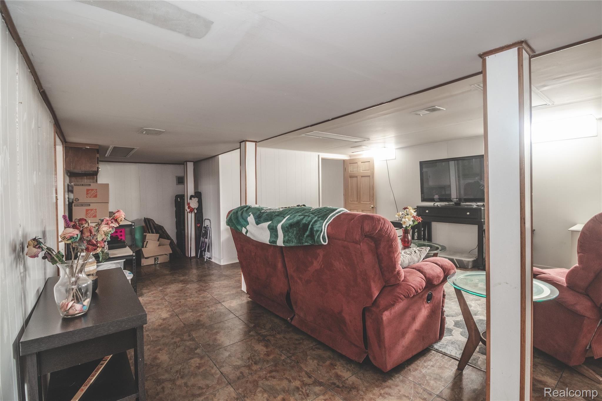 8954 Henry Ruff Road Livonia, MI 48150 - Photo 21 of 29 IMG_5432.jpg
