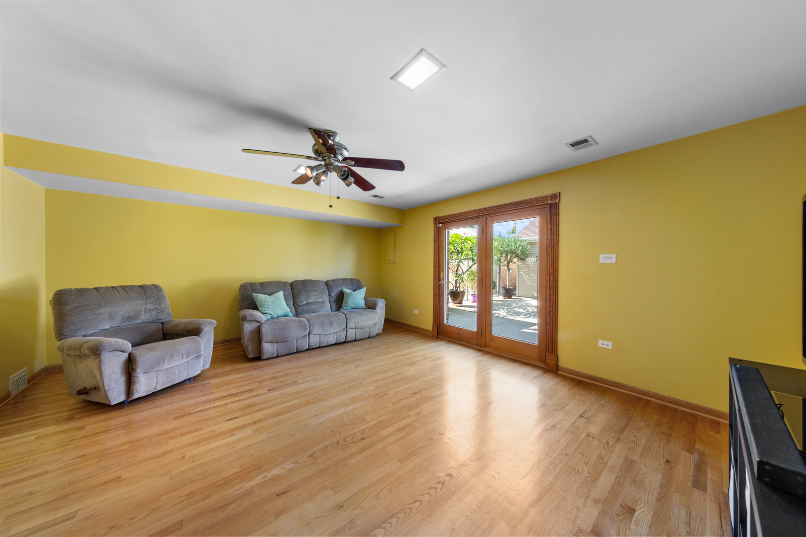 3700 South Normal Avenue Chicago, IL 60609 - Photo 21 of 36 a living room with couches and painted walls