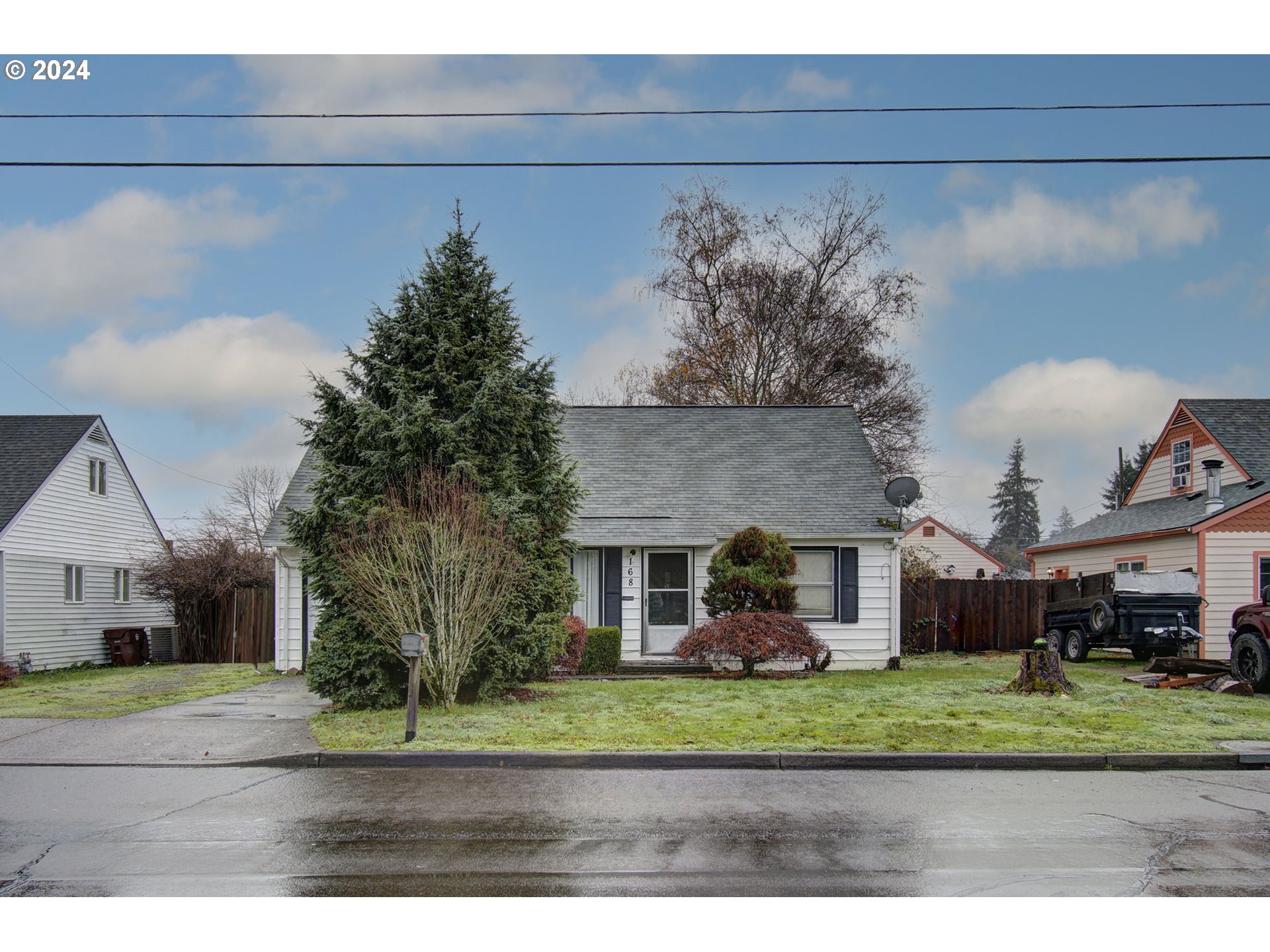 168 Southeast Whitney Street Camas, WA 98607 - Photo 2 of 32 a front view of a house with a garden
