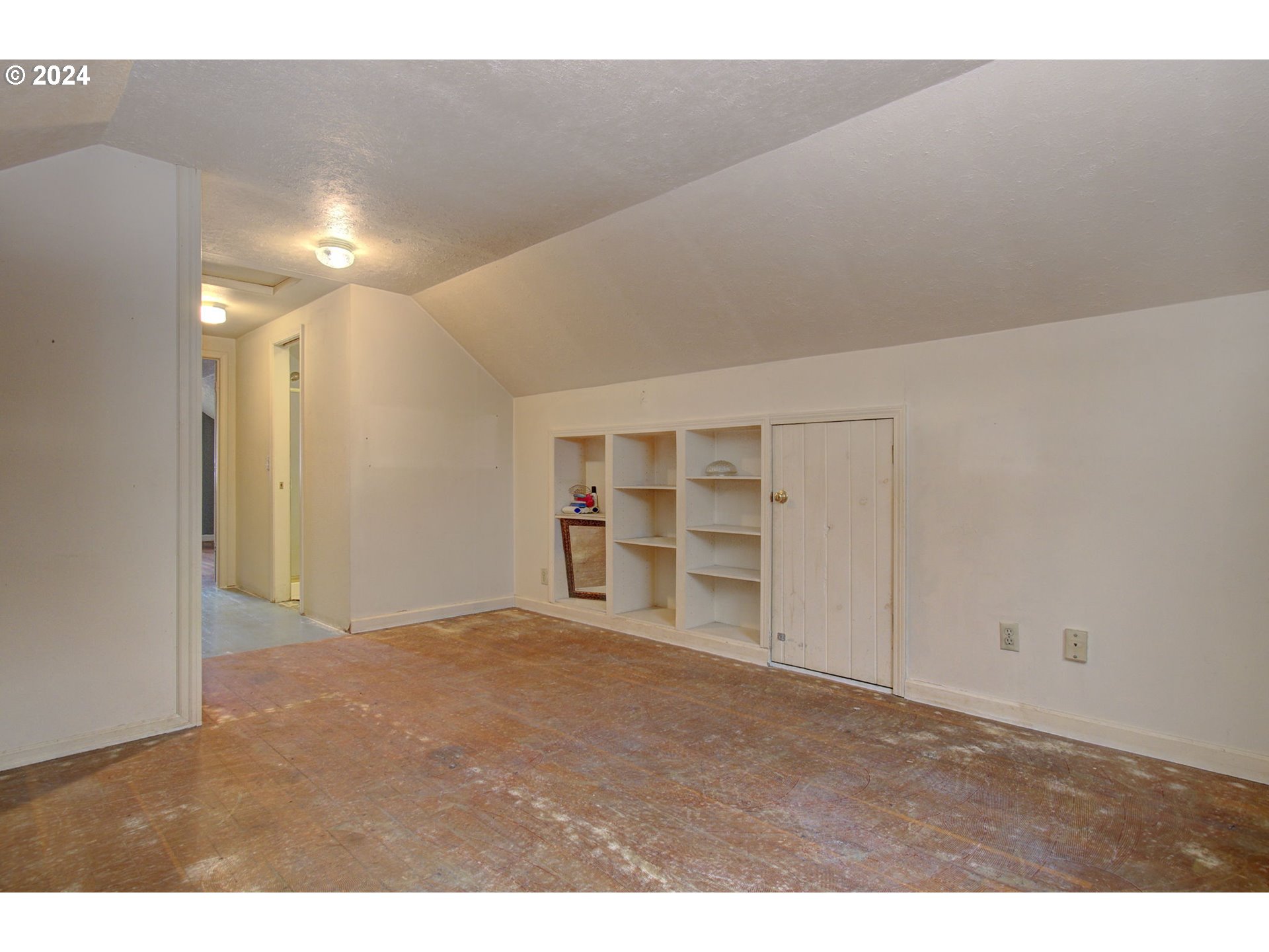 168 Southeast Whitney Street Camas, WA 98607 - Photo 23 of 32 a view of an empty room with a cabinet