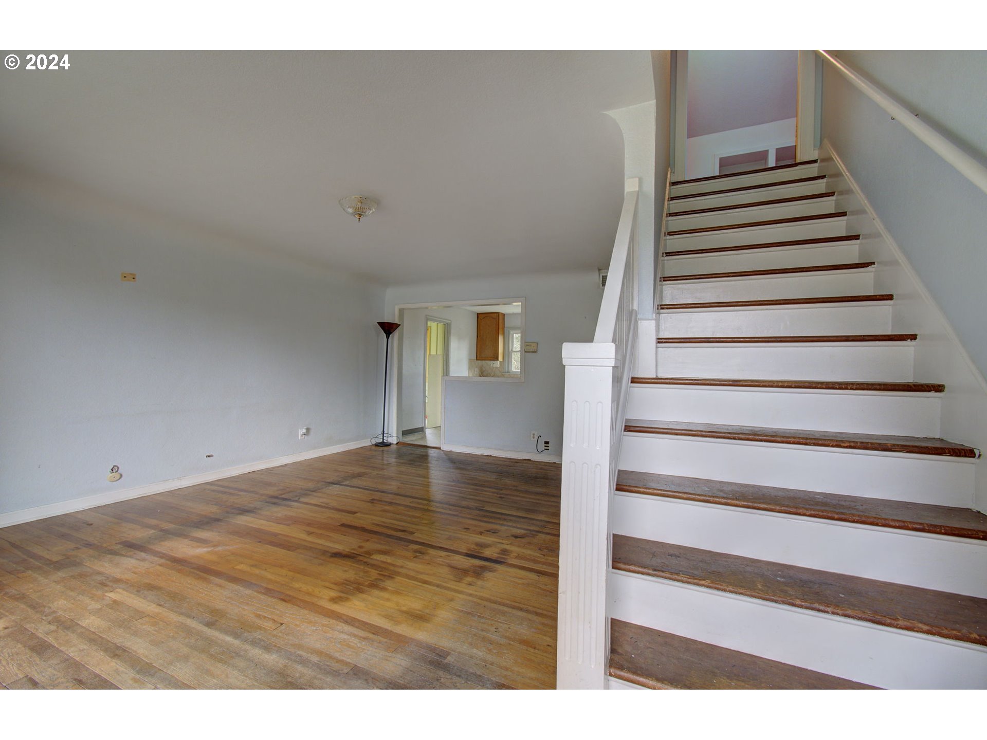 168 Southeast Whitney Street Camas, WA 98607 - Photo 4 of 32 a view of entryway and hall