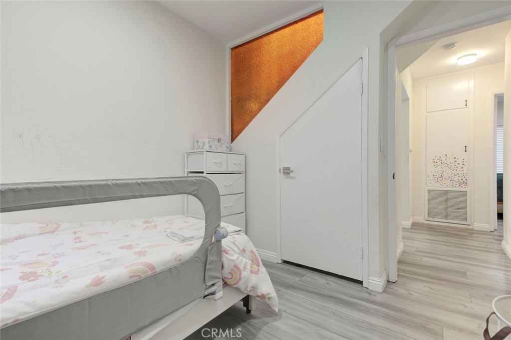 10317 Pinyon Avenue Tujunga, CA 91042 - Photo 21 of 41 a view of small space