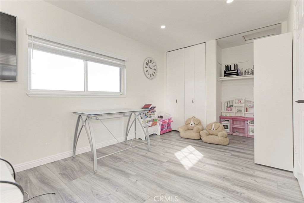 10317 Pinyon Avenue Tujunga, CA 91042 - Photo 27 of 41 a room with a table and a window