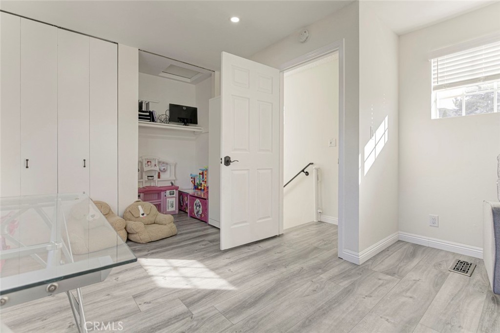 10317 Pinyon Avenue Tujunga, CA 91042 - Photo 28 of 41 an entryway and livingroom with furniture