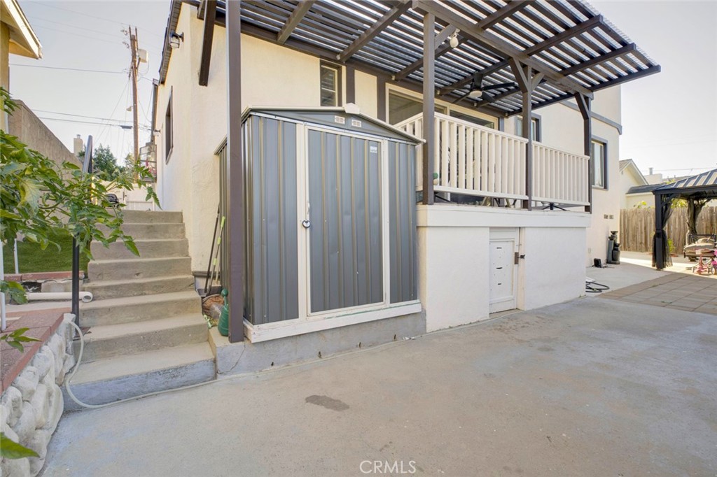 10317 Pinyon Avenue Tujunga, CA 91042 - Photo 31 of 41 a view of a house with a backyard