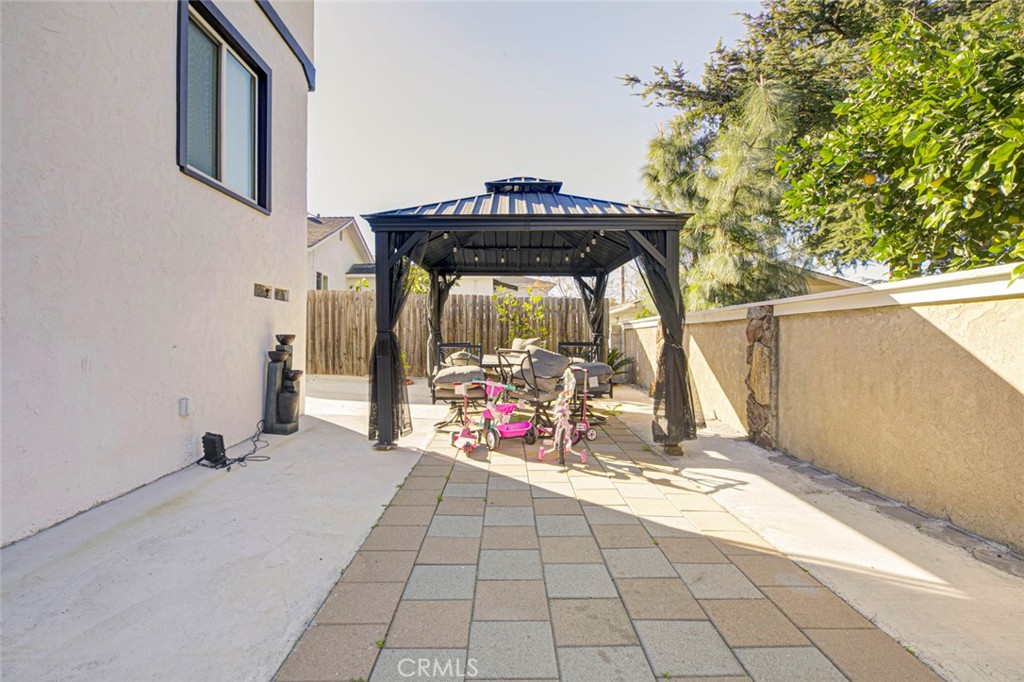 10317 Pinyon Avenue Tujunga, CA 91042 - Photo 32 of 41 a view of entryway with a flower garden