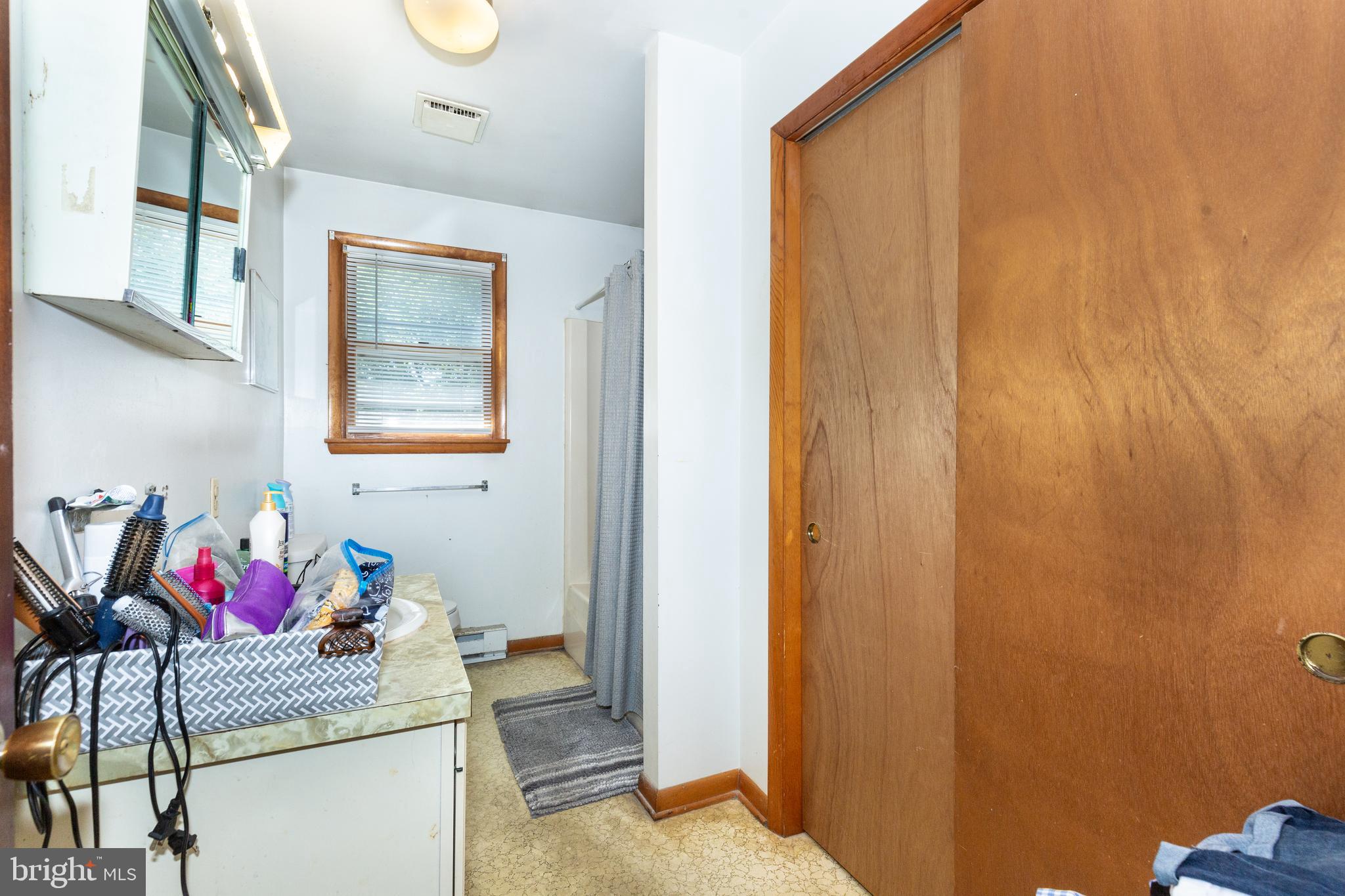 1505 R Brehm Road Westminster, MD 21157 - Photo 18 of 40 Full Bathroom Upper Level