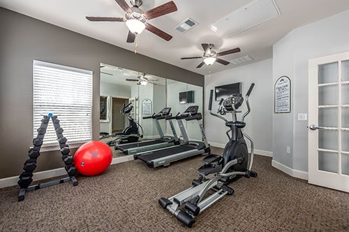 372 East Ash Street Cochran, GA 31014 - Photo 6 of 6 a room with gym equipment
