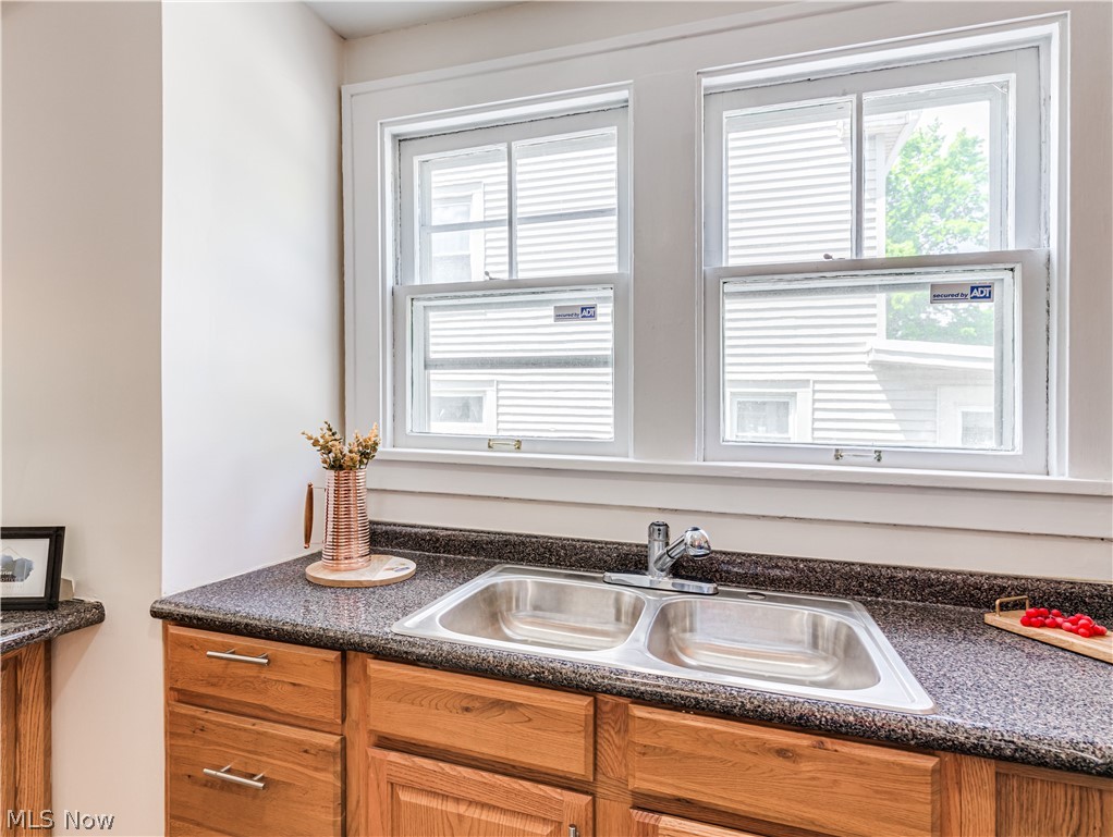 377 East Wilbeth Road Akron, OH 44301 - Photo 8 of 25 Kitchen with sink