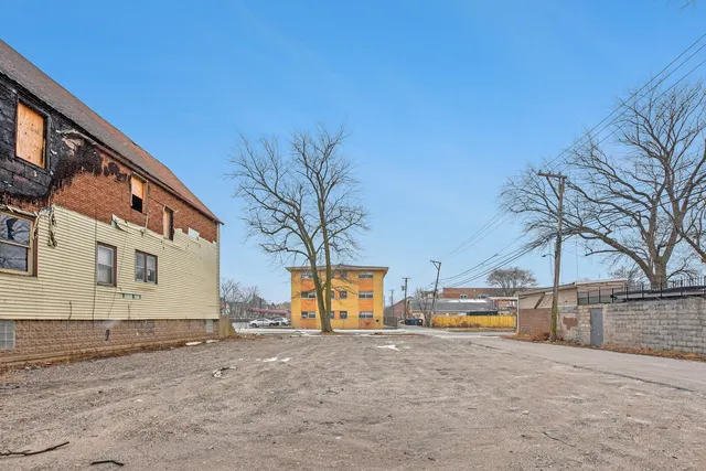 $15,000 | 2948 East 82nd Street, Chicago, IL 60617