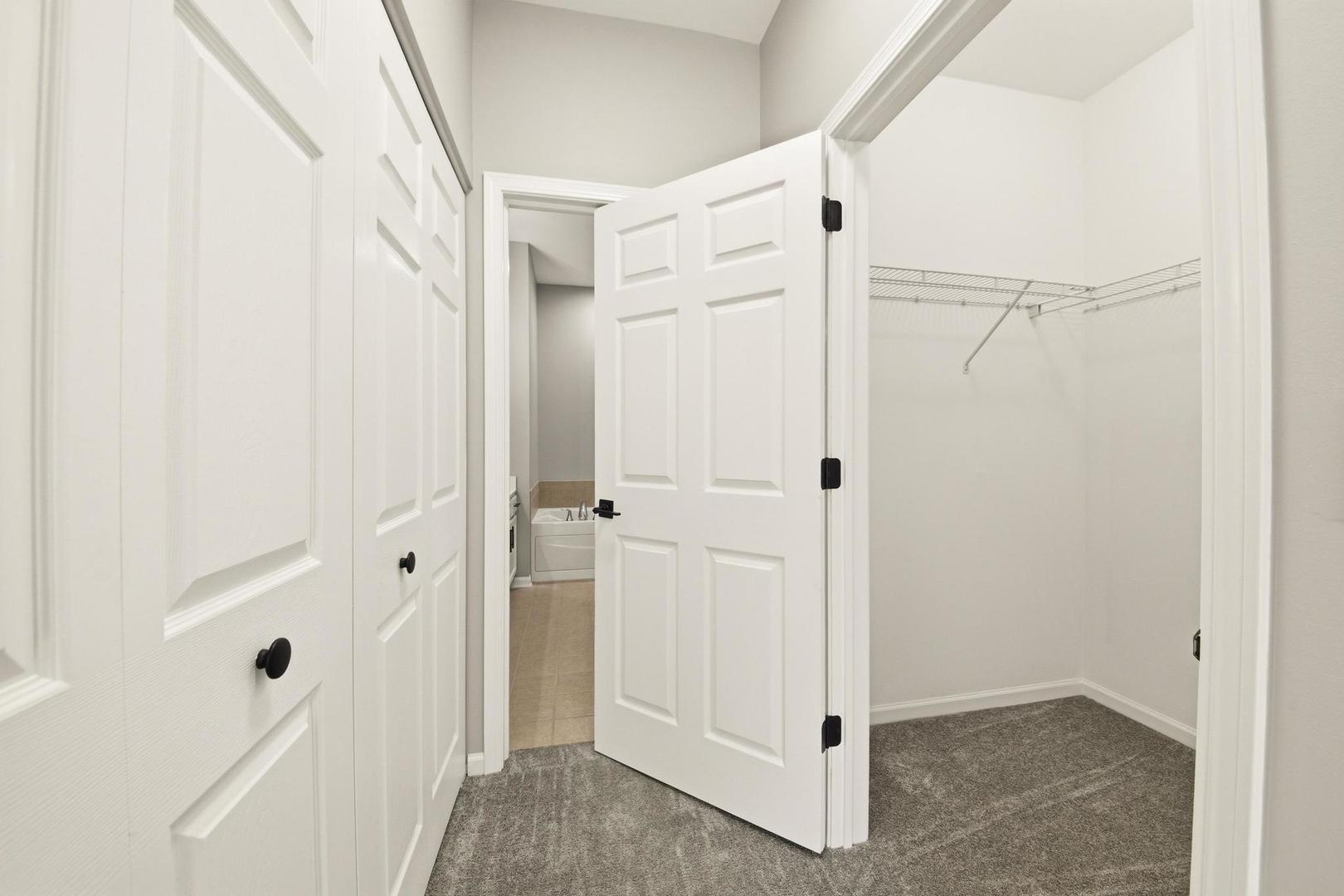 910 Oak Ridge Boulevard Elgin, IL 60120 - Photo 13 of 23