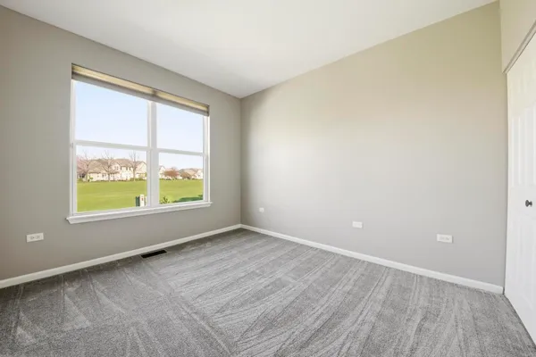 $429,000 | 910 Oak Ridge Boulevard, Elgin, IL 60120