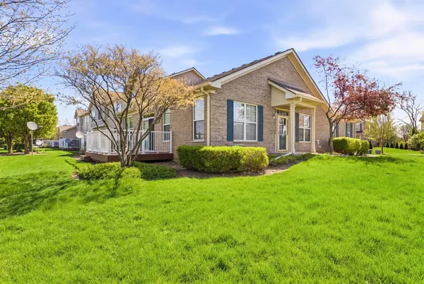 $429,000 | 910 Oak Ridge Boulevard, Elgin, IL 60120
