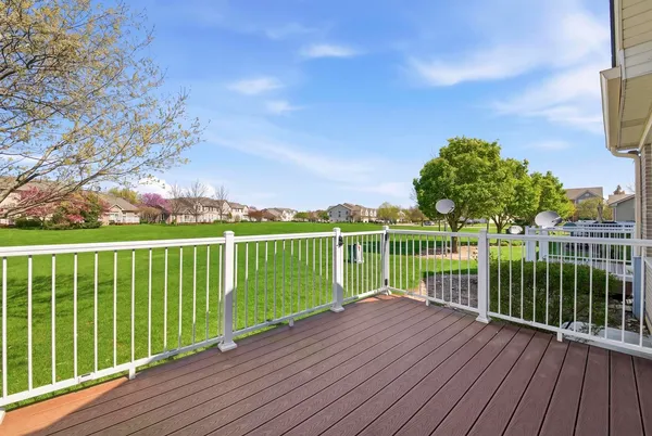 $429,000 | 910 Oak Ridge Boulevard, Elgin, IL 60120