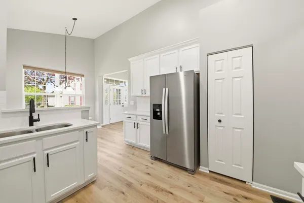 $429,000 | 910 Oak Ridge Boulevard, Elgin, IL 60120