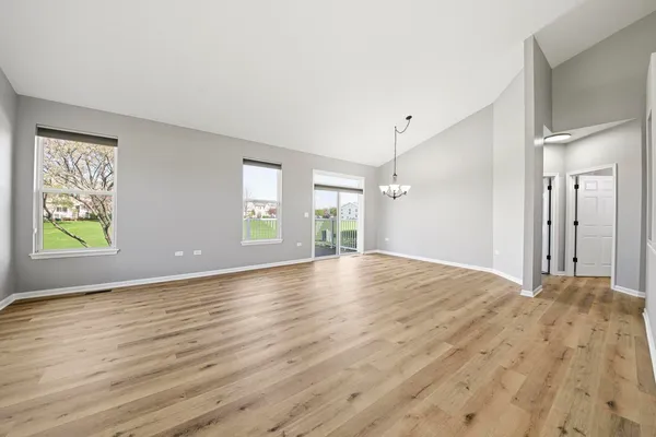 $429,000 | 910 Oak Ridge Boulevard, Elgin, IL 60120