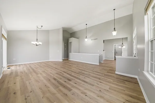 $429,000 | 910 Oak Ridge Boulevard, Elgin, IL 60120