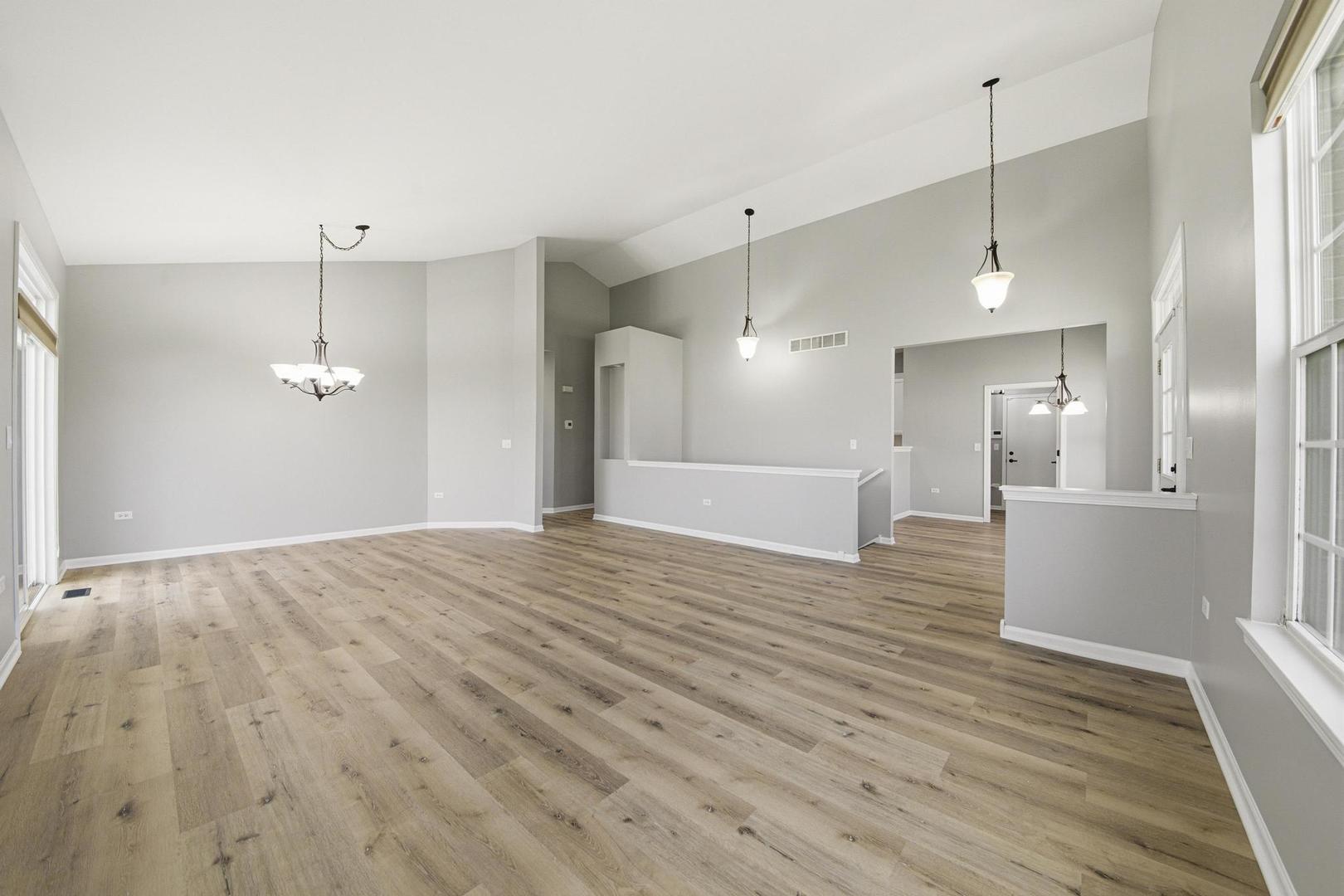 910 Oak Ridge Boulevard Elgin, IL 60120 - Photo 8 of 23