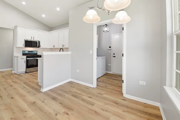 $429,000 | 910 Oak Ridge Boulevard, Elgin, IL 60120