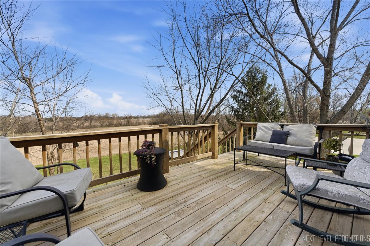 2984 Marshfield Court Elgin, IL 60124 - Photo 12 of 40 a terrace view with seating space
