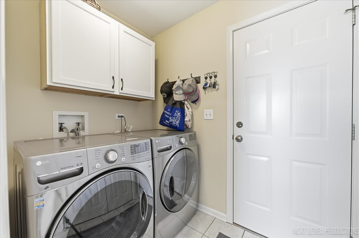 2984 Marshfield Court Elgin, IL 60124 - Photo 18 of 40 a utility room with dryer and washer