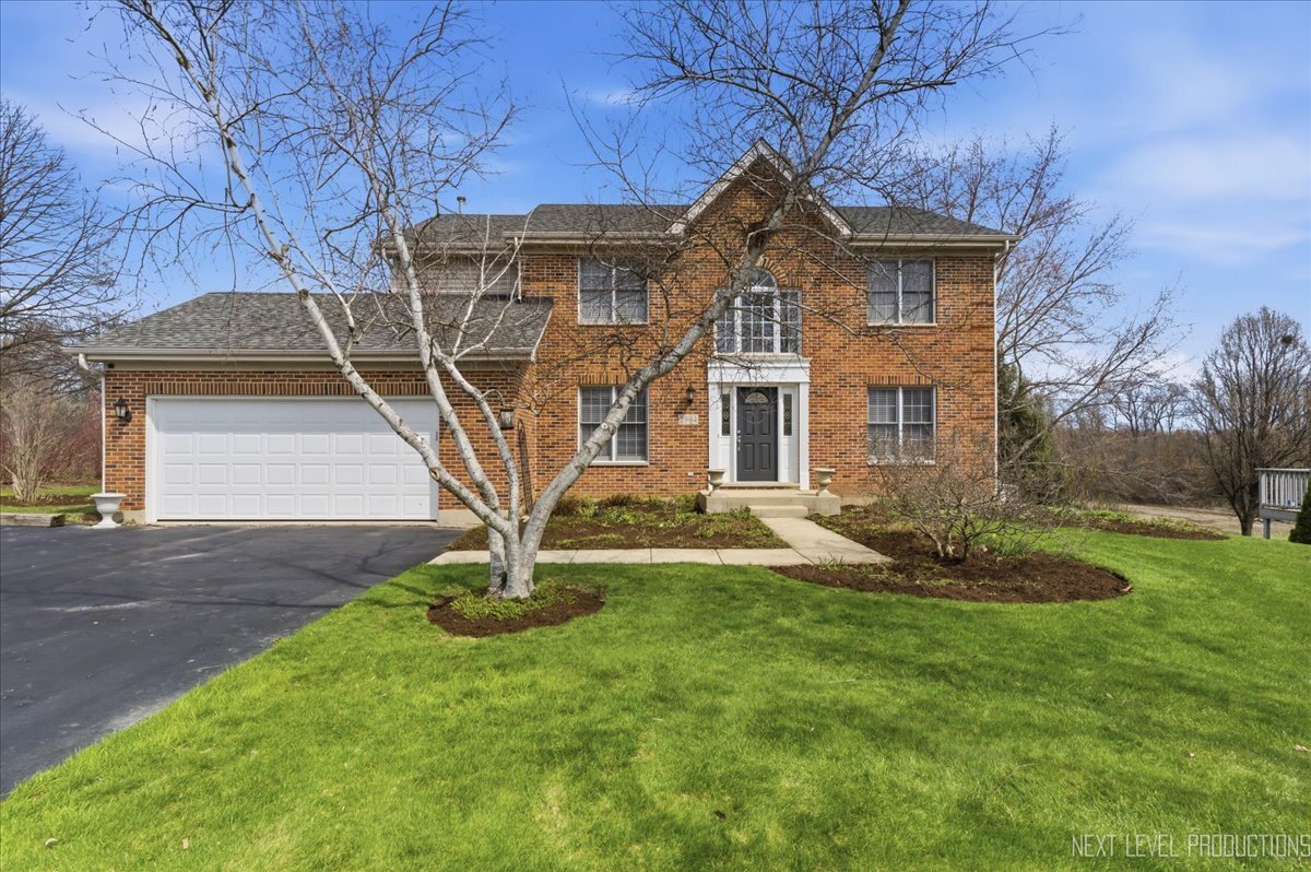2984 Marshfield Court Elgin, IL 60124 - Photo 2 of 40 a front view of a house with garden
