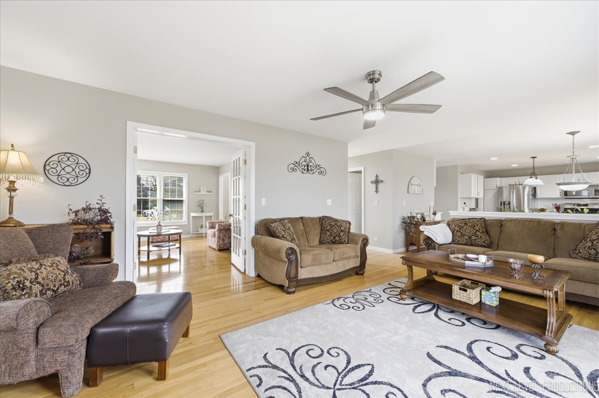 2984 Marshfield Court Elgin, IL 60124 - Photo 7 of 40 a living room with furniture rug and window