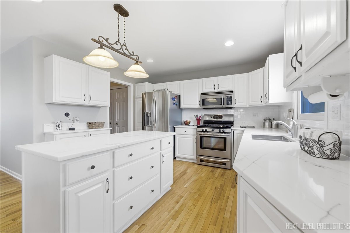 2984 Marshfield Court Elgin, IL 60124 - Photo 10 of 40 a kitchen with granite countertop a sink stainless steel appliances and cabinets