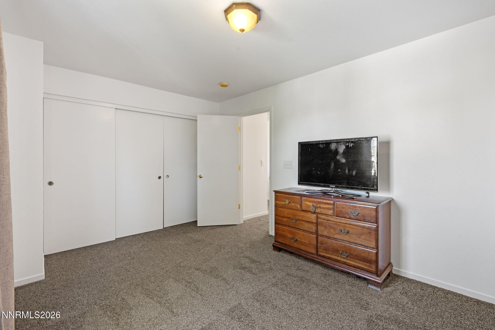 9490 Autumn Leaf Way Reno, NV 89506 - Photo 22 of 31 Guest bedroom