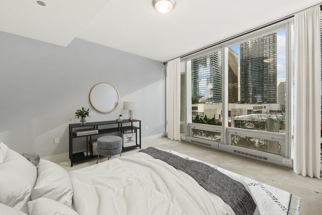 340 East Randolph Street, Unit 302 Chicago, IL 60601 - Photo 8 of 23