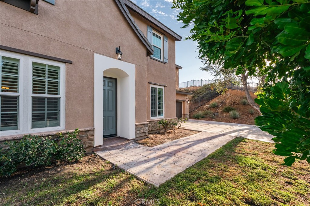16991 Hidden Trails Lane Riverside, CA 92503 - Photo 6 of 35 Gallery Image 6
